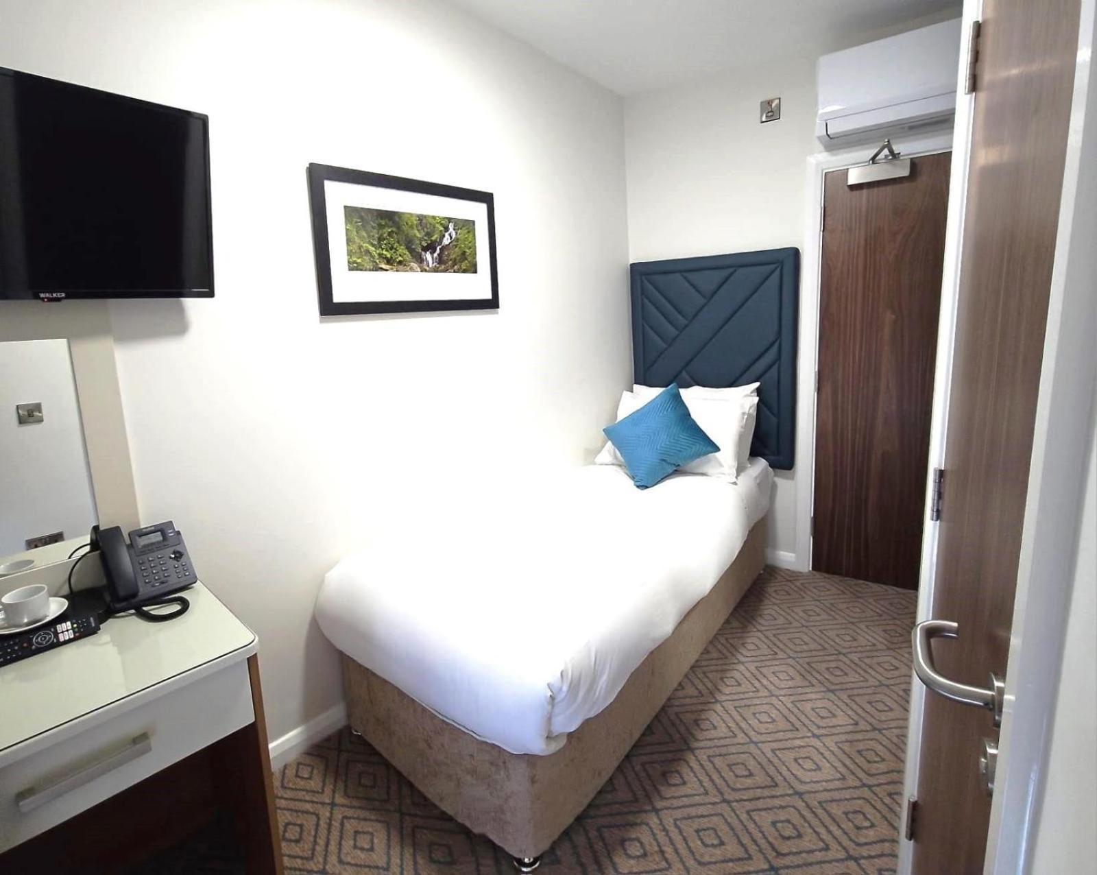 The Bailie, Main St Bailieborough, A82T6C6 Hotel Cavan Eksteriør billede